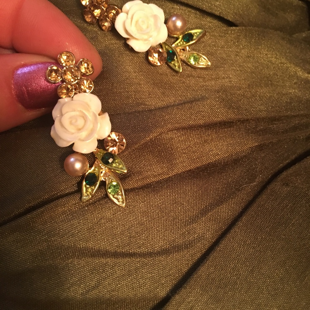 Gorgeous earrings.